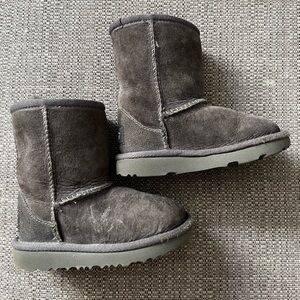Girls Uggs Gray Size 7